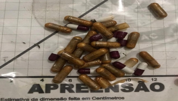Avó é presa ao tentar entrar com 33 “comprimidos” de maconha para o neto na Penitenciária de Tarauacá